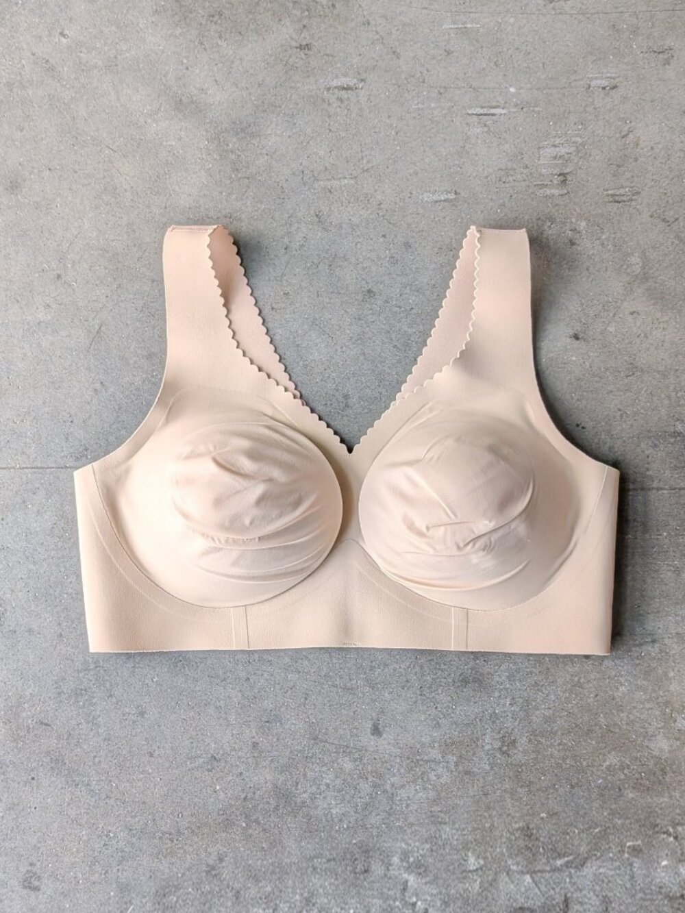 Evelyn & Bobbie Evelyn Bra Scalloped V-Neck Wireless Bra large